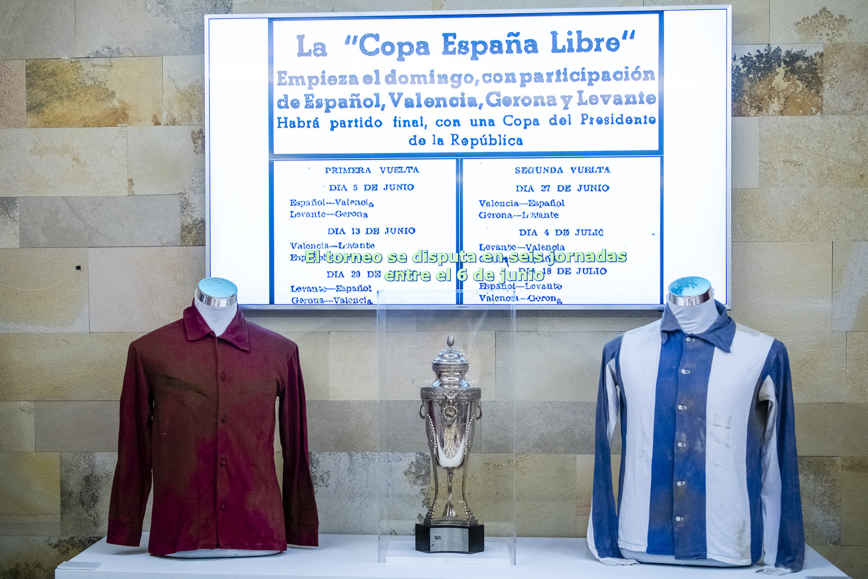 La Copa España Libre y el balón del ascenso del 63 relucen en el Palco ...